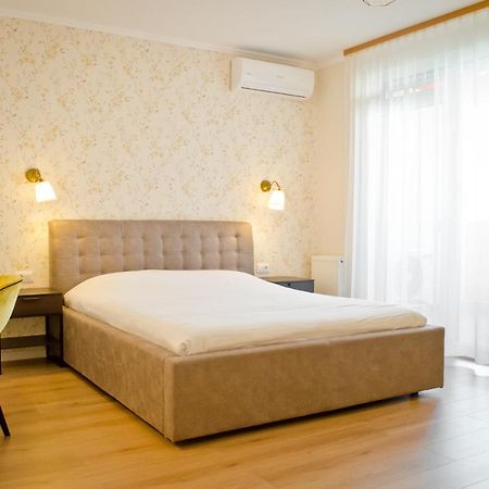 Amber Studio Oradea Appartement Buitenkant foto